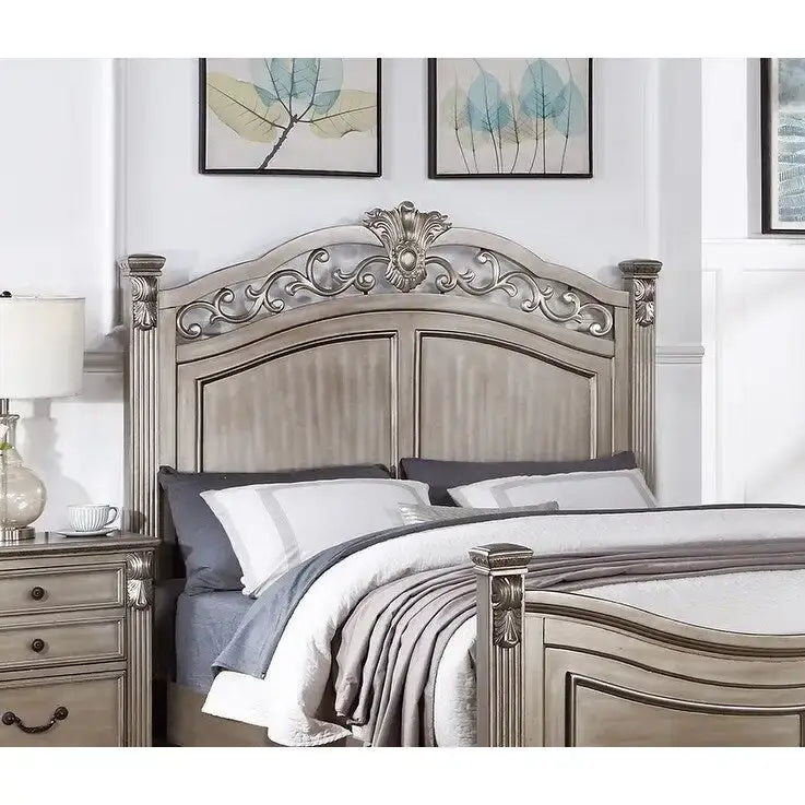 Letto California King Size 1 pezzo formale tradizionale in argento antico con testiera, pediera e struttura dal design unico