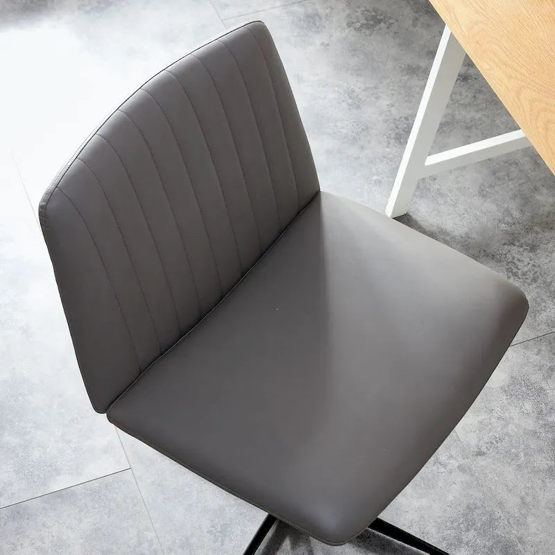 Sedia da ufficio girevole a 360° regolabile con base nera
