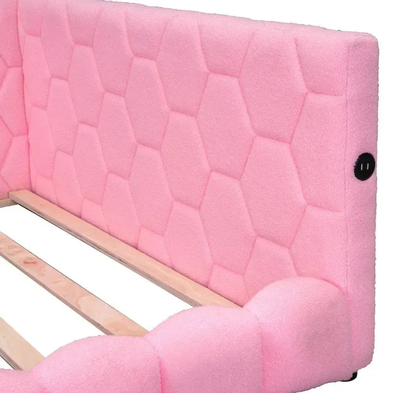 Letto imbottito in Teddy Full Size con piattaforma, porte USB e striscia LED