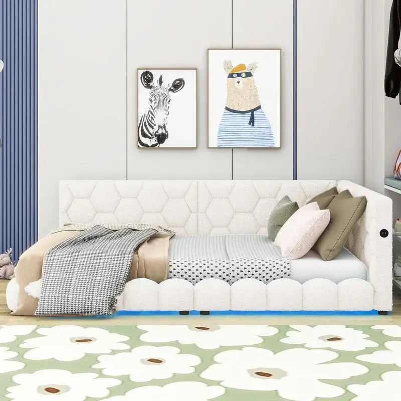 Letto imbottito in Teddy Full Size con piattaforma, porte USB e striscia LED
